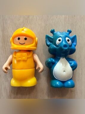 Vintage 1984 Playworld Toys Yellow Astronaut / Alien Figures Playmates